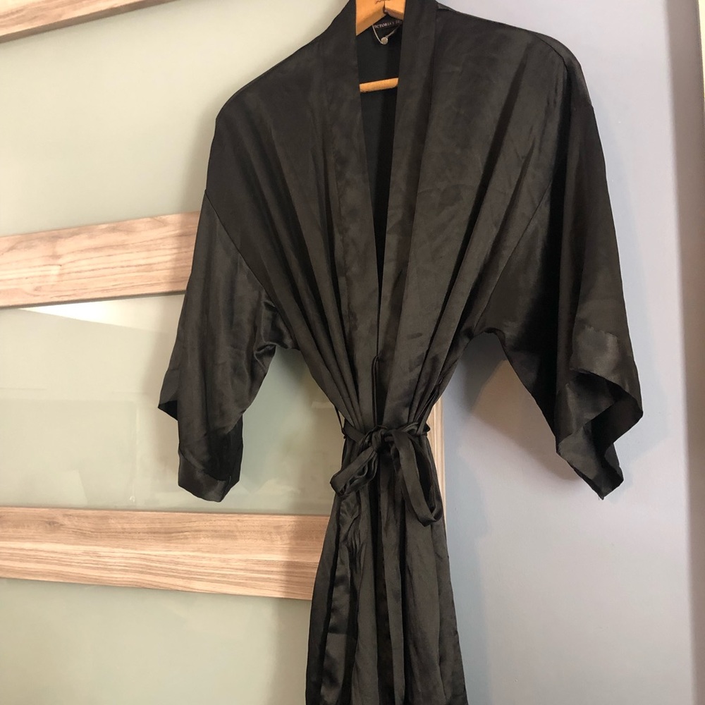 Victoria Secret Beautiful Silk Robe Size S/M/PM